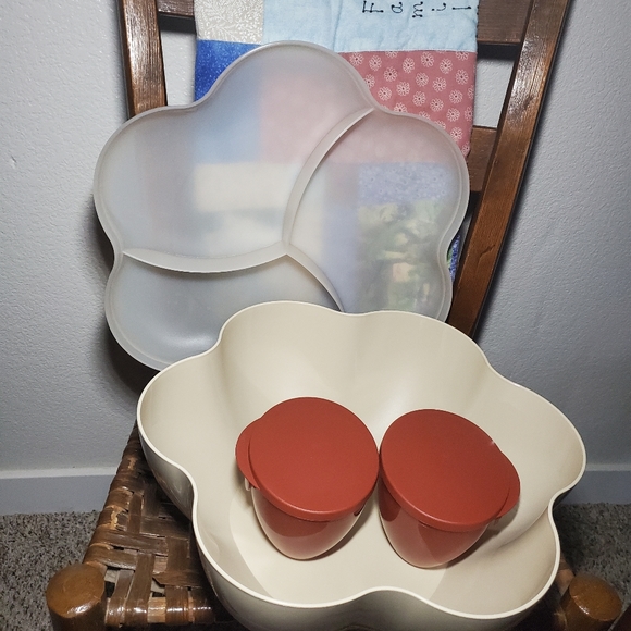 Tupperware Kitchen Tupperware Chip N Dip Set 2 Dip Bowls W Lids 6 Pc Set Poshmark